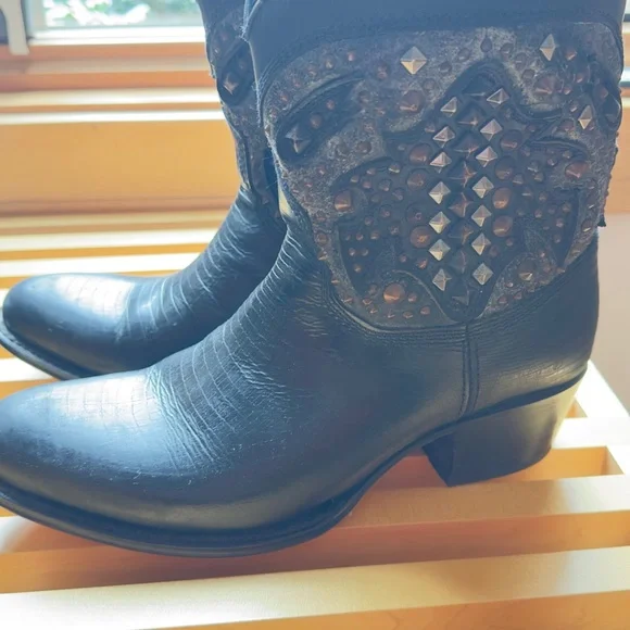 Frye Deborah Studded Western Boots Black size 7.0 Gorgeous!!! EUC